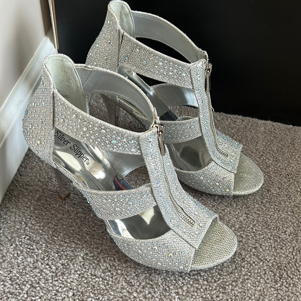 Silver Slipper Heels Size 10 Used